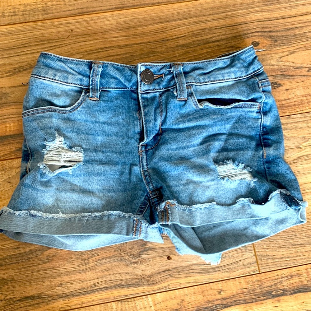 Really comfy girls ripped jean shorts